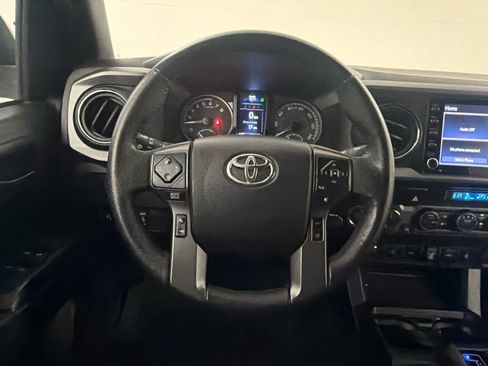 Used 2021 Toyota Tacoma TRD Off-Road w/ Technology Package AWD/4WD image 17