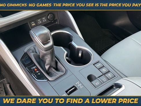 Used 2025 Toyota Highlander XLE AWD/4WD image 29