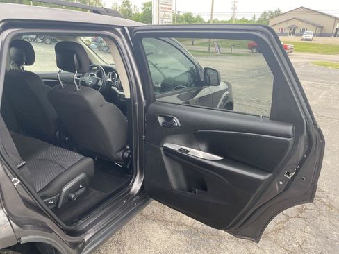 Used 2020 Dodge Journey SE w/ Blacktop Package FWD image 31