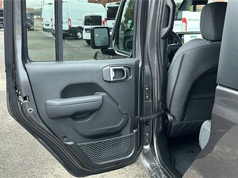 New 2026 Jeep Gladiator Sport image 18