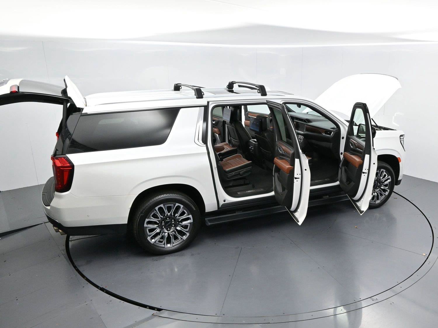 Used 2023 GMC Yukon XL Denali Ultimate AWD/4WD image 44