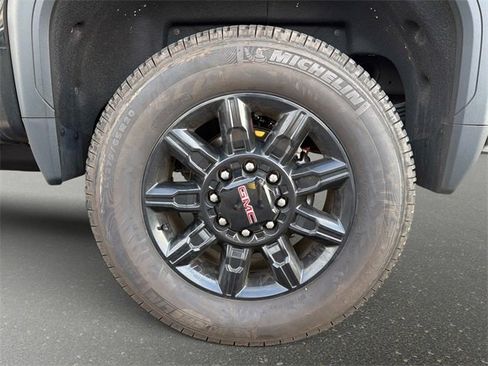 Used 2024 GMC Sierra 2500 AT4 w/ AT4 Premium Plus Package image 10