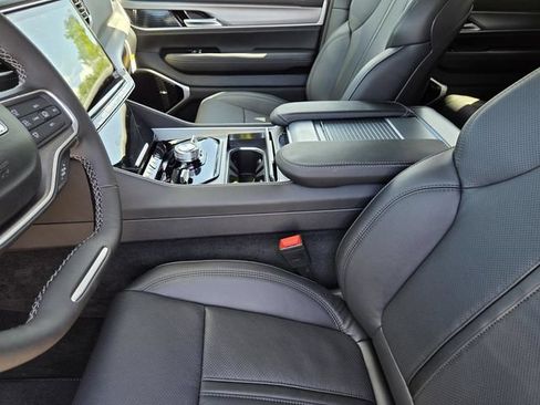 New 2026 Jeep Grand Wagoneer Limited AWD/4WD image 23