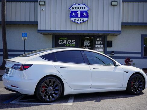 Used 2022 Tesla Model 3 Performance image 3