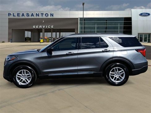 New 2025 Ford Explorer Active image 2