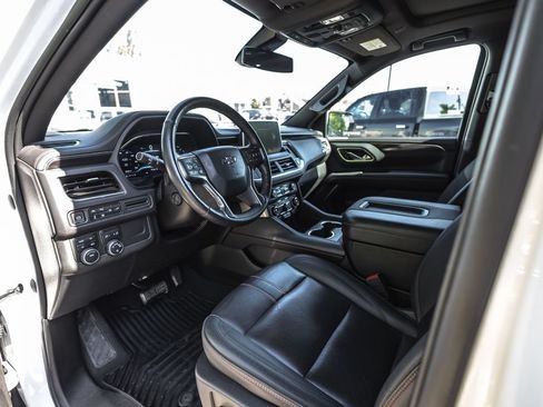 Used 2022 Chevrolet Tahoe RST w/ Luxury Package AWD/4WD image 17