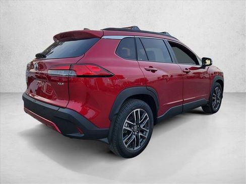 Used 2026 Toyota Corolla Cross XLE image 5