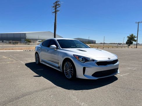 Used 2018 Kia Stinger RWD image 3