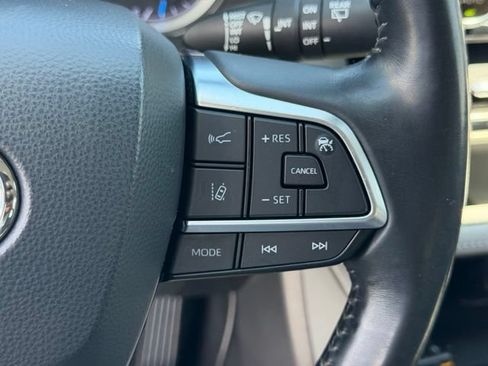 Used 2020 Toyota Highlander LE AWD/4WD image 23