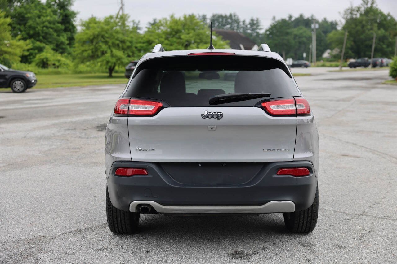Used 2017 Jeep Cherokee Limited AWD/4WD image 4