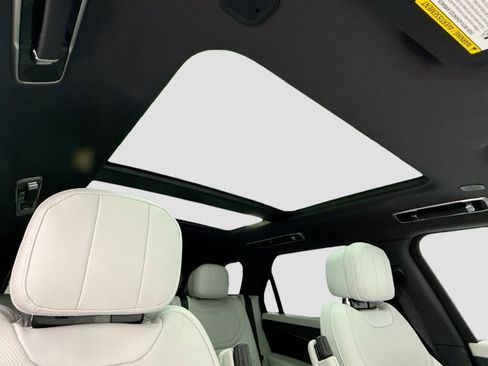 Used 2024 Land Rover Range Rover Sport SE image 17