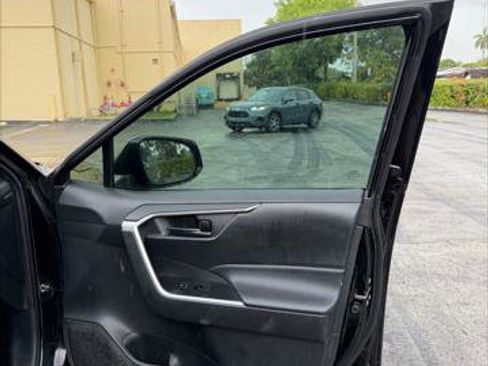 Used 2020 Toyota RAV4 LE image 13