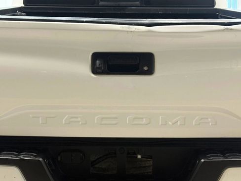 Used 2019 Toyota Tacoma SR w/ SR Convenience Package image 11