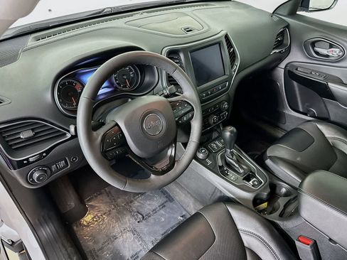 Used 2023 Jeep Cherokee Altitude Lux AWD/4WD image 2