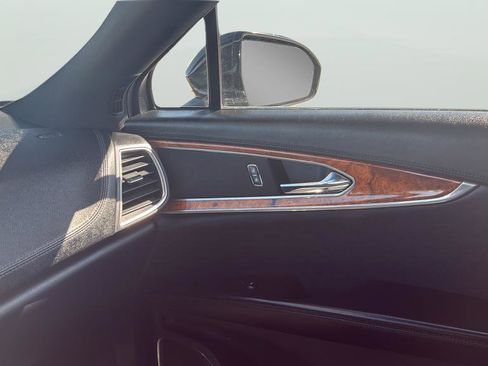 Used 2017 Lincoln MKX Reserve AWD/4WD image 13