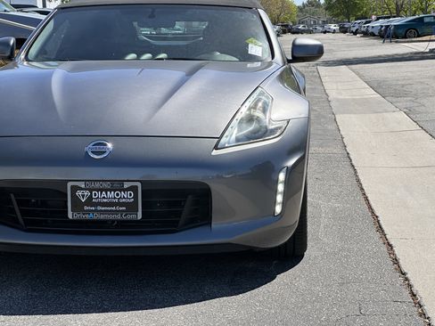 Used 2014 Nissan 370Z Roadster image 13