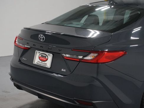 Used 2025 Toyota Camry SE FWD image 9