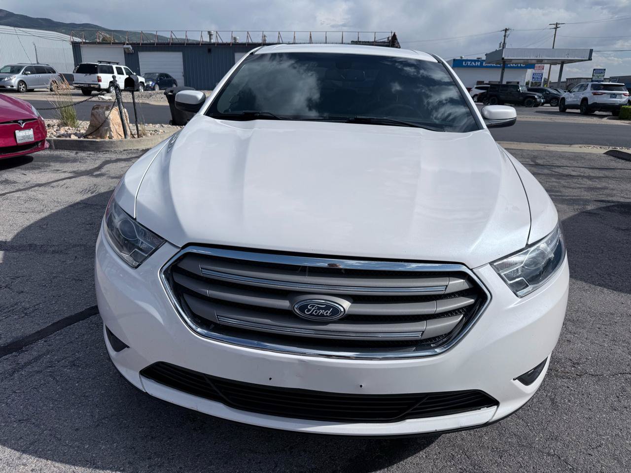 Used 2018 Ford Taurus SEL w/ Equipment Group 201A FWD image 8