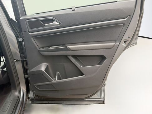 Used 2018 Volkswagen Atlas SE image 32