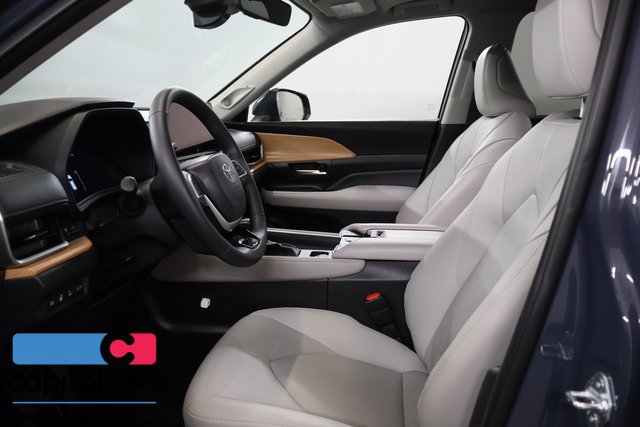 Used 2025 Toyota Grand Highlander AWD Hybrid image 12