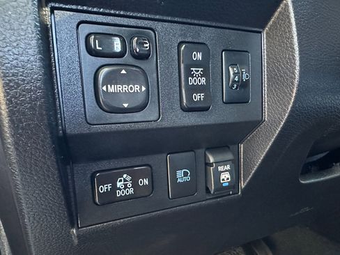 Used 2020 Toyota Tundra Platinum image 32