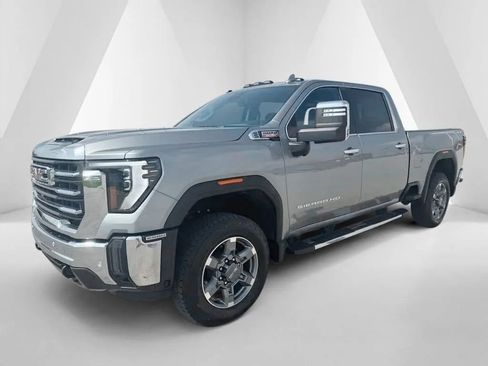 Used 2020 Chevrolet Silverado 1500 Custom w/ Custom Value Package image 3