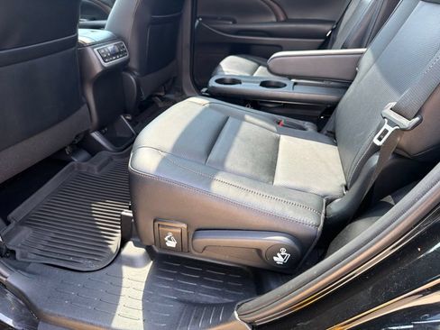 Used 2019 Toyota Highlander Limited Platinum AWD/4WD image 18