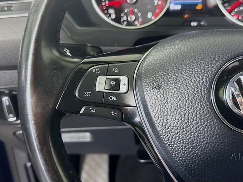 Used 2018 Volkswagen Tiguan SEL AWD/4WD image 14