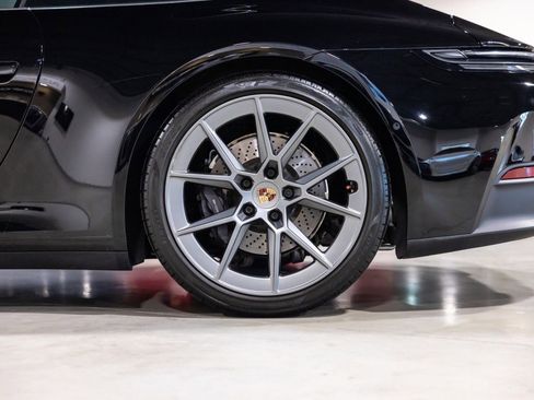 Used 2025 Porsche 911 Carrera RWD image 16