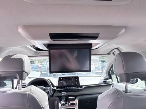 Used 2022 Toyota Sienna XLE w/ XLE Plus Package AWD/4WD image 31