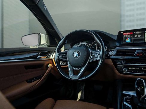 Used 2019 BMW 530e xDrive w/ Convenience Package image 26