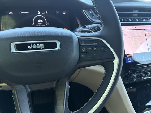 Used 2024 Jeep Grand Cherokee Limited w/ Luxury Tech Group II image 20