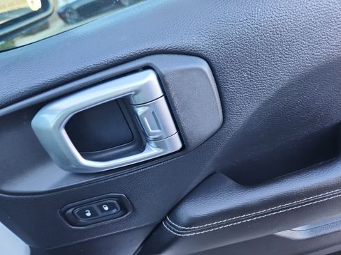 Used 2020 Jeep Wrangler Unlimited Sahara image 17