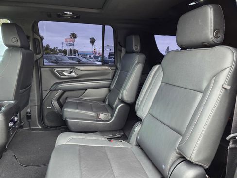 Used 2022 Chevrolet Suburban LT w/ Luxury Package AWD/4WD image 12