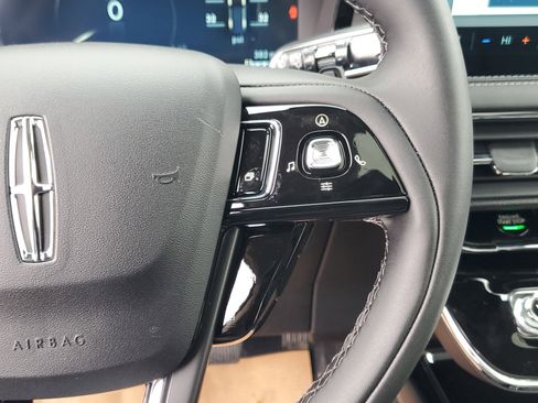 New 2026 Lincoln Corsair Premiere image 18