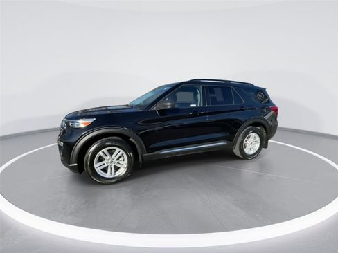 Used 2022 Ford Explorer XLT w/ Equipment Group 202A image 5