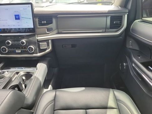 Used 2024 Ford Expedition XLT RWD image 13