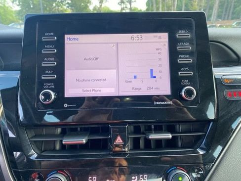 Used 2022 Toyota Camry SE FWD image 11