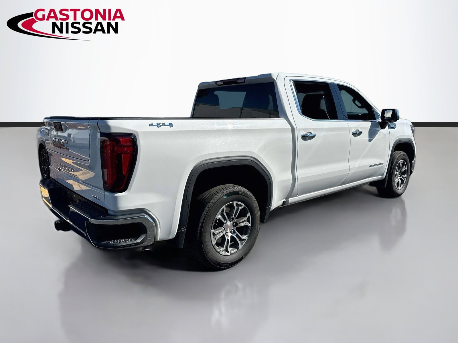 Used 2025 GMC Sierra 1500 SLT AWD/4WD image 9