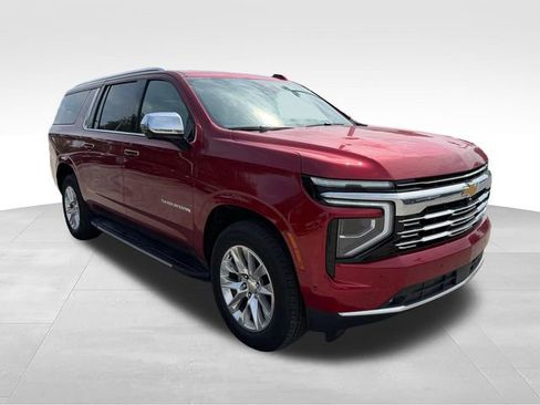 Used 2025 Chevrolet Suburban Premier w/ Sun And Tow Package AWD/4WD image 3