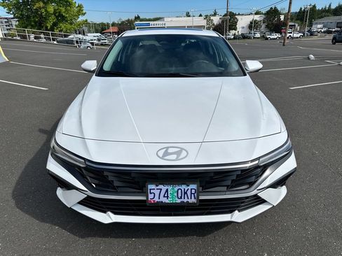 Used 2025 Hyundai Elantra SEL FWD image 9