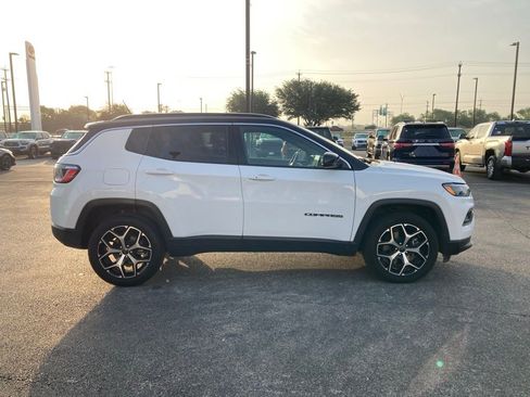 Used 2025 Jeep Compass Limited image 4