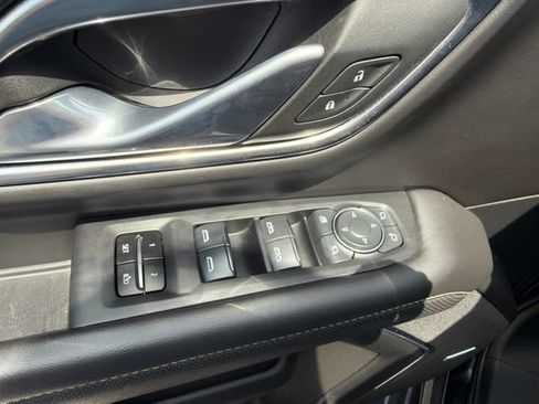 Used 2024 Chevrolet Tahoe Premier AWD/4WD image 27