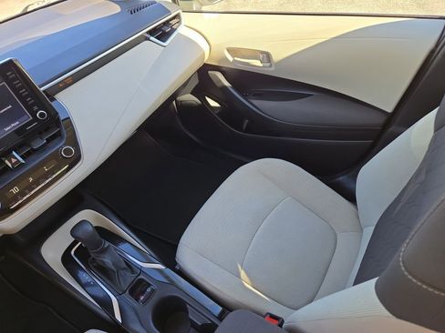 Used 2022 Toyota Corolla LE image 18
