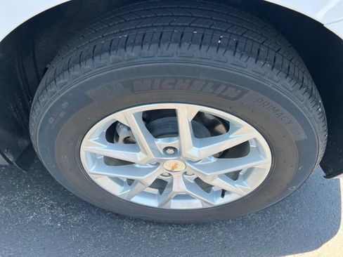 Used 2024 Chevrolet Equinox LT w/ LPO, Floor Liner Package FWD image 27