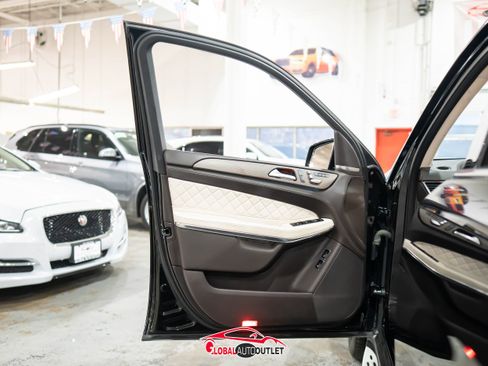 Used 2019 Mercedes-Benz GLS 550 4MATIC w/ Grand Edition Package image 45