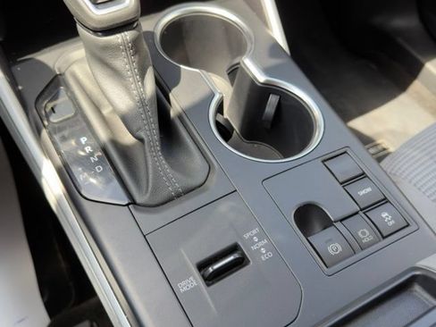 Used 2023 Toyota Highlander LE FWD image 23