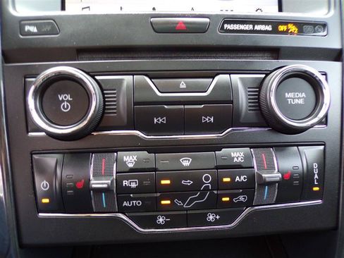 Used 2018 Ford Explorer XLT w/ Equipment Group 202A AWD/4WD image 36