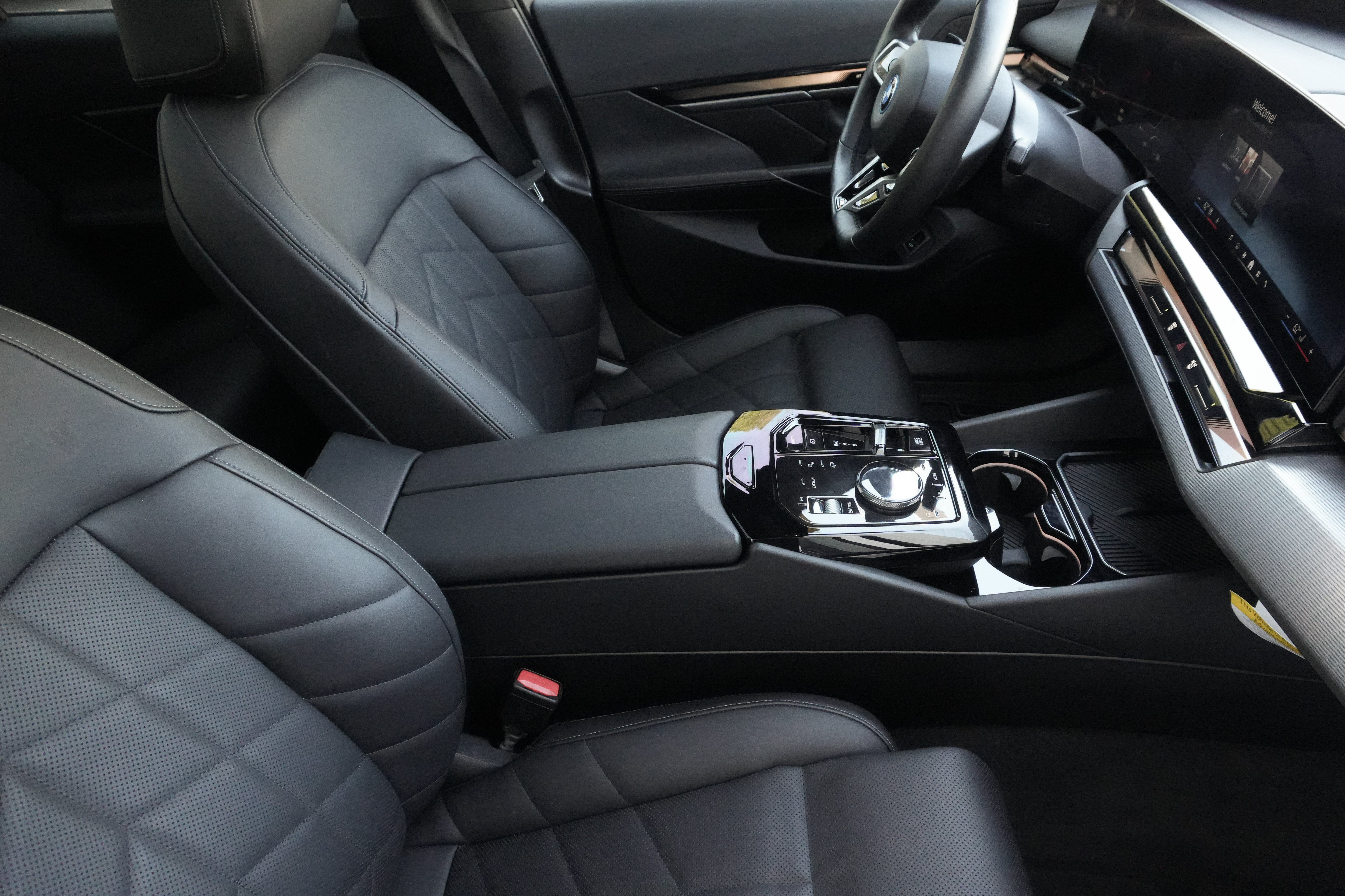 Certified 2024 BMW i5 eDrive40i w/ M Sport Package RWD image 11