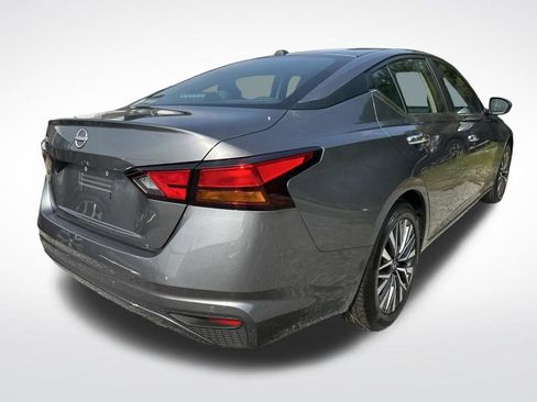 Used 2025 Nissan Altima 2.5 SV FWD image 8